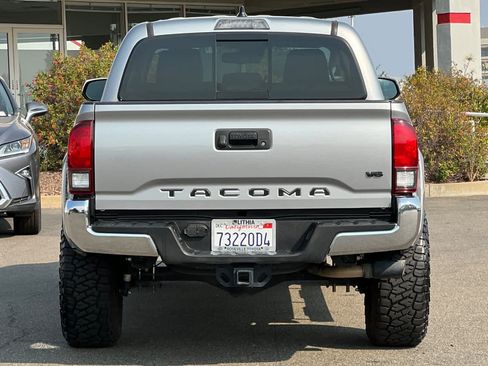 Used 2020 Toyota Tacoma SR5 w/ Blackout Package RWD image 8