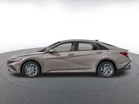 Used 2026 Hyundai Elantra Hybrid FWD image 6