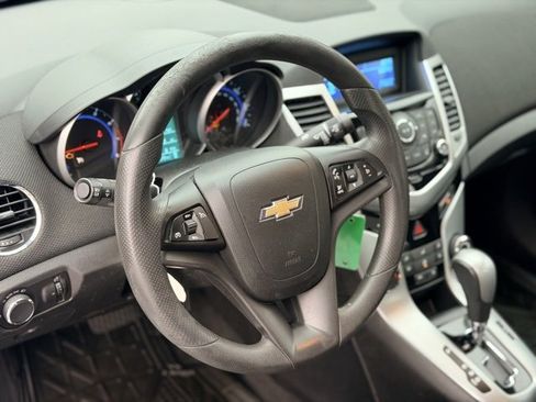 Used 2016 Chevrolet Cruze LT image 6