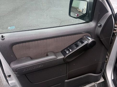 Used 2010 Ford Explorer Sport Trac XLT image 8