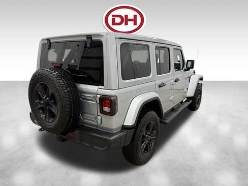 Used 2023 Jeep Wrangler Unlimited Sahara AWD/4WD image 13