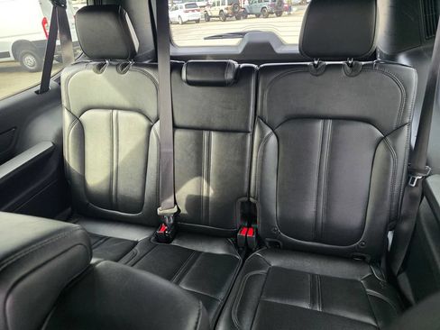 Used 2024 Jeep Wagoneer L Series II w/ Flexible Seating Group AWD/4WD image 18