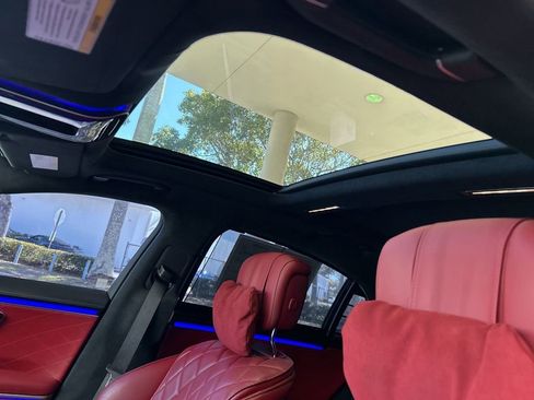 Used 2022 Mercedes-Benz S 580 4MATIC Sedan w/ AMG Line Package image 18