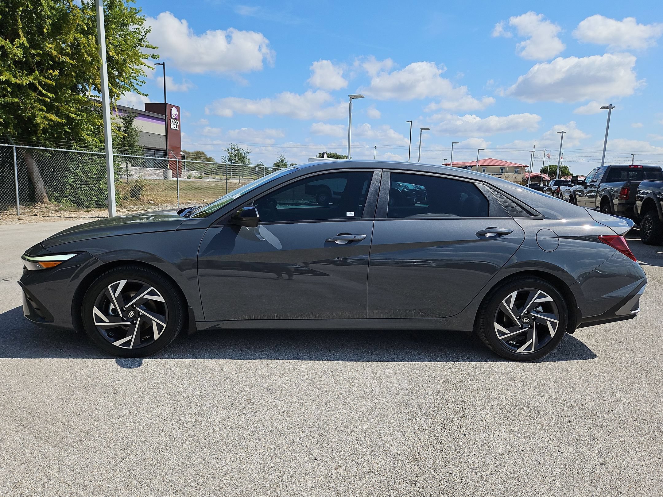 Used 2025 Hyundai Elantra Sport FWD image 6