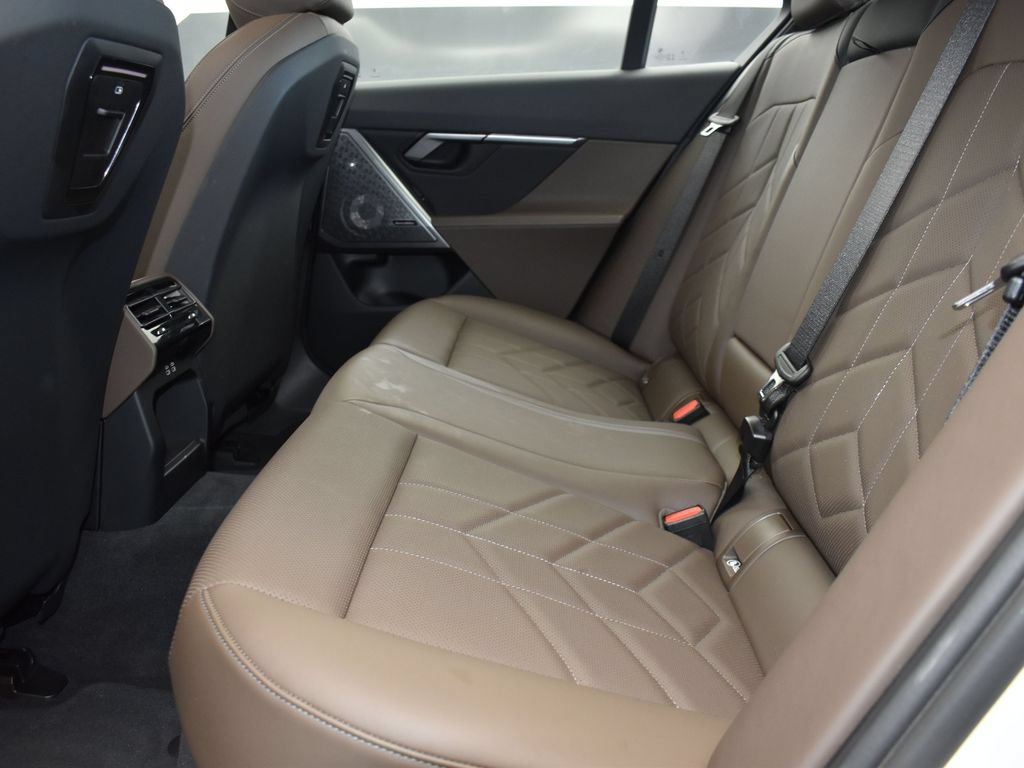 Used 2024 BMW 530i xDrive AWD/4WD image 16