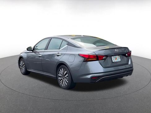 Used 2025 Nissan Altima 2.5 SV image 11