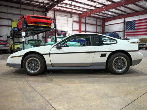 Used 1987 Pontiac Fiero GT RWD image 4