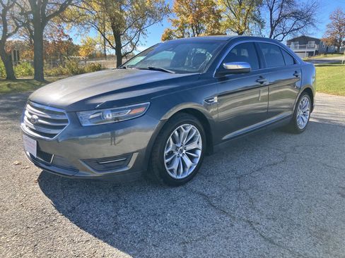 Used 2017 Ford Taurus Limited image 2