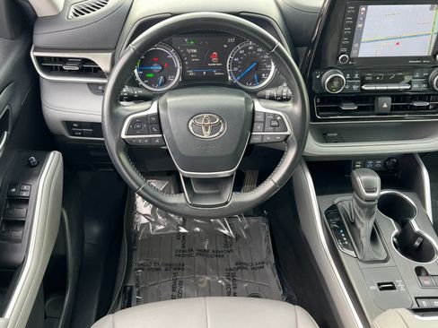 Used 2022 Toyota Highlander XLE image 14