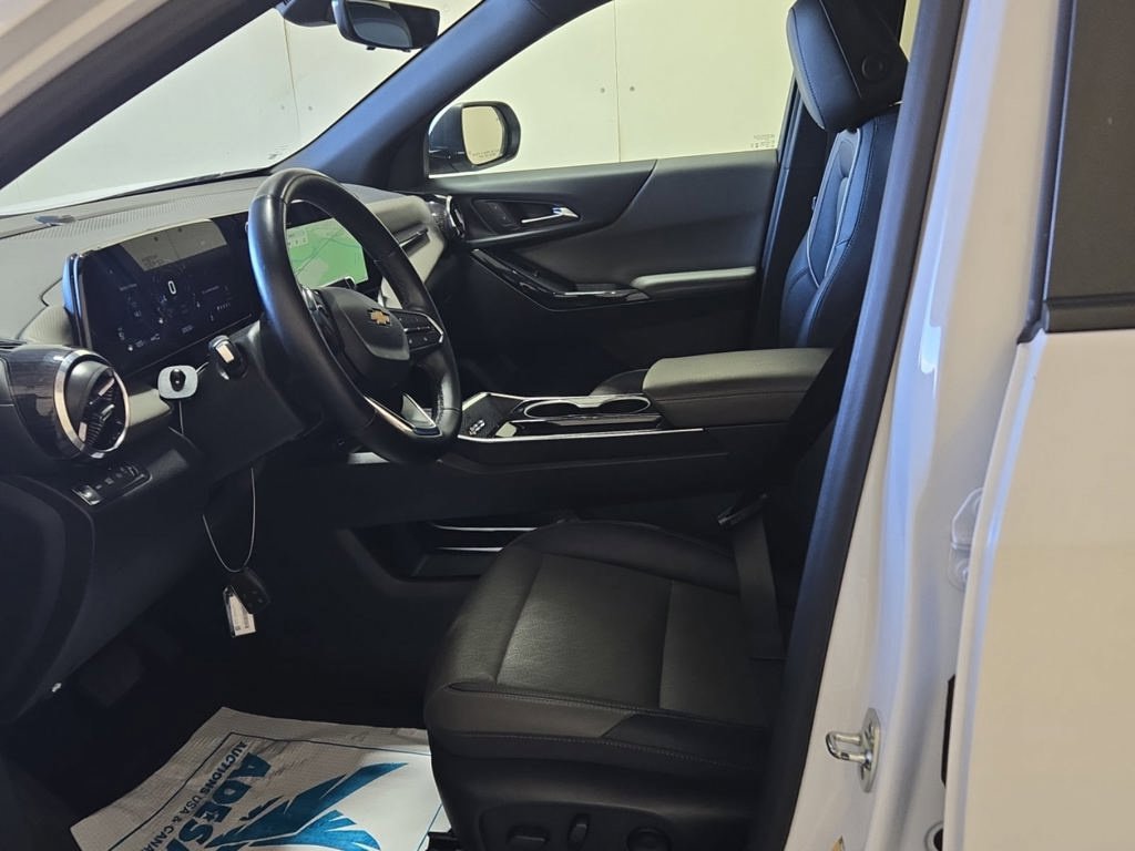 Used 2025 Chevrolet Equinox LT w/ Convenience Package II AWD/4WD image 9