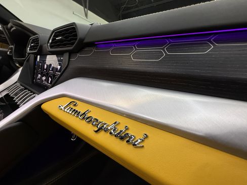 Used 2019 Lamborghini Urus AWD/4WD image 24