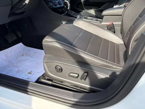 Used 2023 Volkswagen Jetta SE FWD image 23