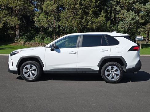 Used 2023 Toyota RAV4 LE image 8