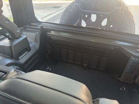 Used 2020 Jeep Wrangler Unlimited Sahara image 33