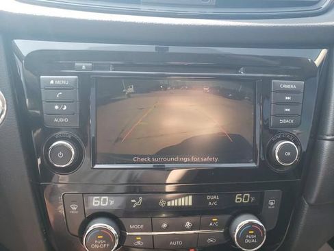 Used 2018 Nissan Rogue SV AWD/4WD image 24