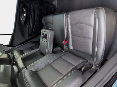 Used 2024 GMC Terrain SLT image 19