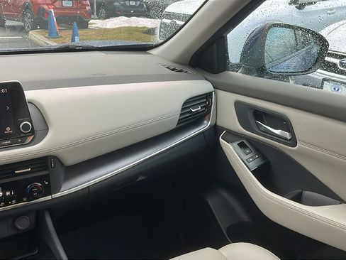 Used 2023 Nissan Rogue SV w/ SV Premium Package image 20