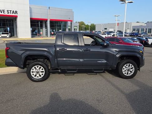 Used 2024 Toyota Tacoma SR5 RWD image 11