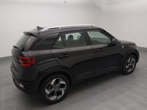 Used 2022 Hyundai Venue SEL FWD image 10