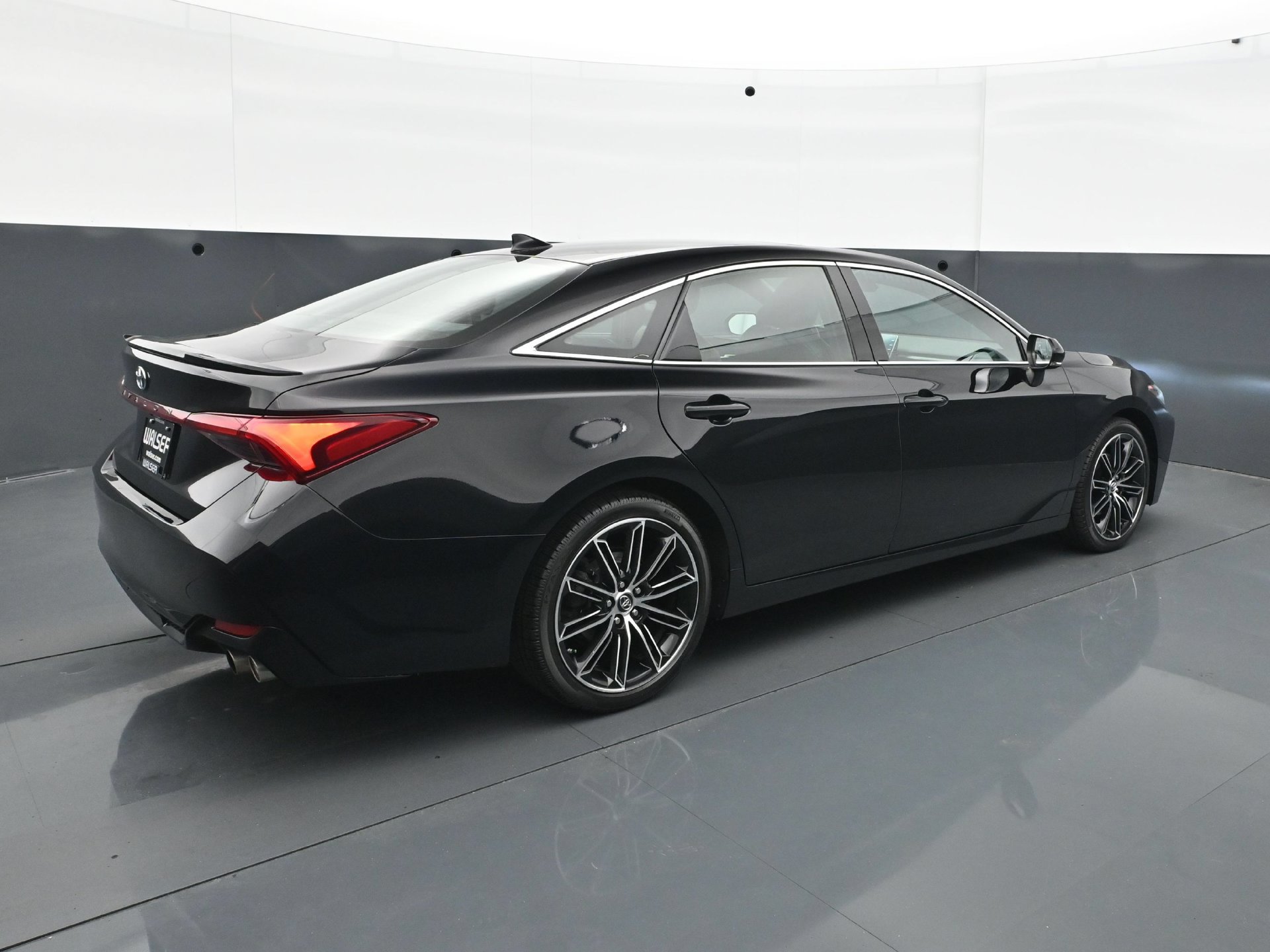 Used 2019 Toyota Avalon XSE FWD image 7