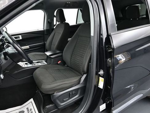 Used 2021 Ford Explorer XLT RWD image 11