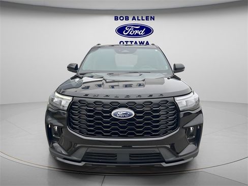 Used 2025 Ford Explorer ST-Line w/ ST-Line Street Pack image 8