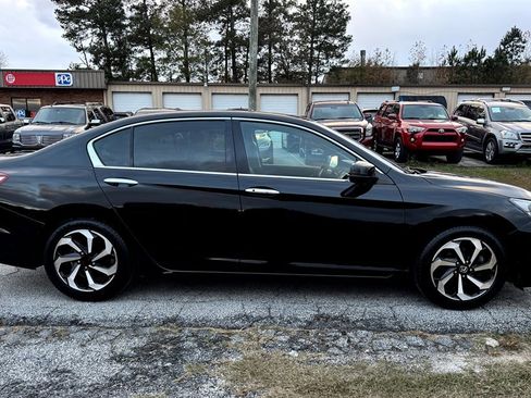 Used 2017 Honda Accord EX-L image 7