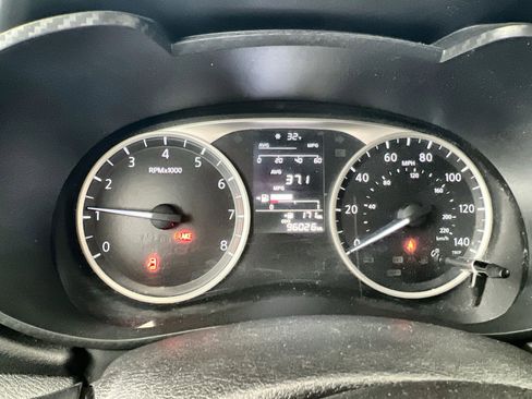 Used 2020 Nissan Versa S image 17