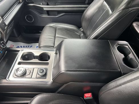 Used 2020 Ford Expedition XLT w/ Equipment Group 202A AWD/4WD image 27