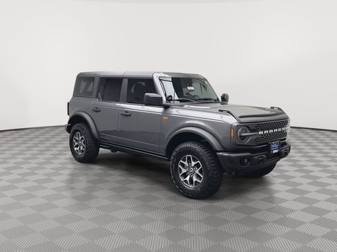 Used 2023 Ford Bronco Badlands image 32