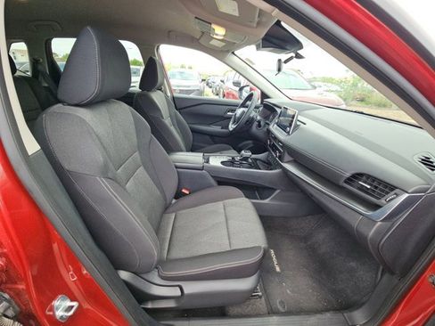 Certified 2025 Nissan Rogue SV image 25