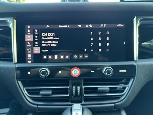 Certified 2025 Porsche Macan AWD/4WD image 12