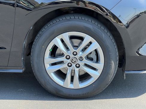 Used 2023 Toyota Sienna XLE Woodland Edition AWD/4WD image 16
