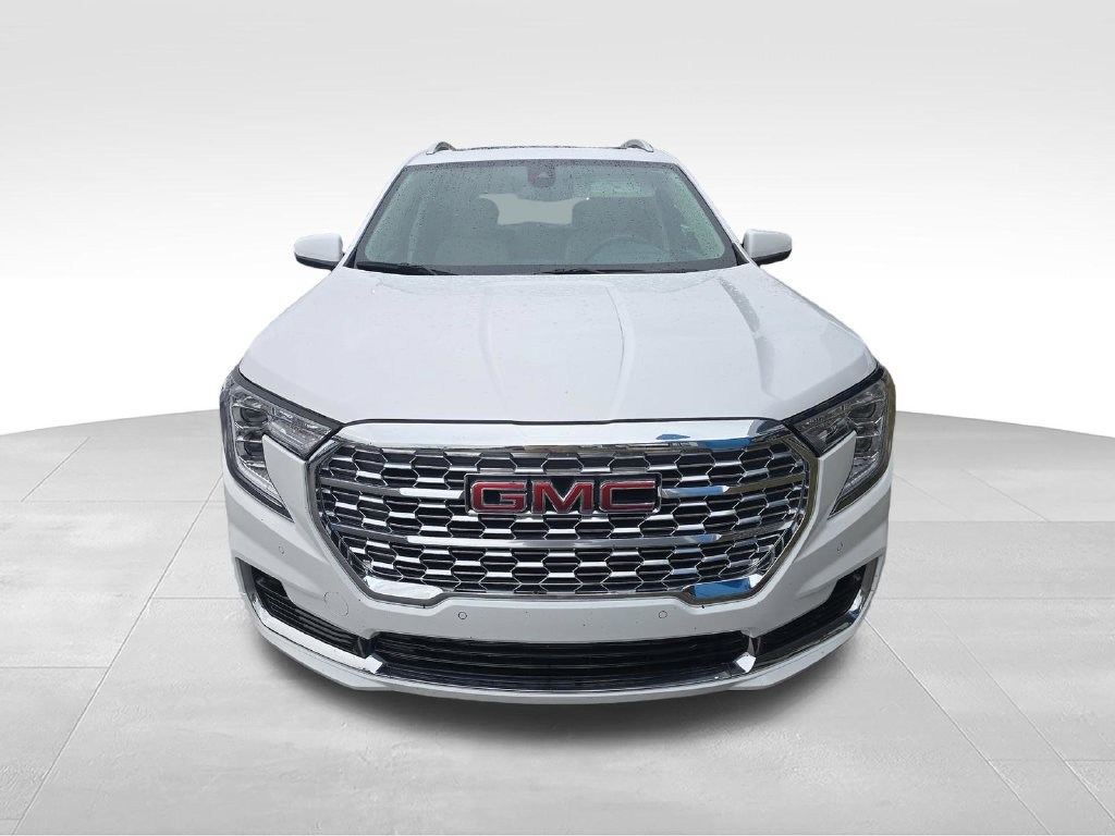 Used 2023 GMC Terrain Denali AWD/4WD image 2