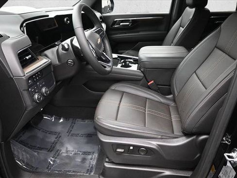 Used 2025 Chevrolet Tahoe High Country AWD/4WD image 9