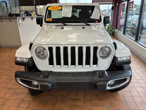Used 2022 Jeep Wrangler Unlimited Sahara w/ Cold Weather Group image 4
