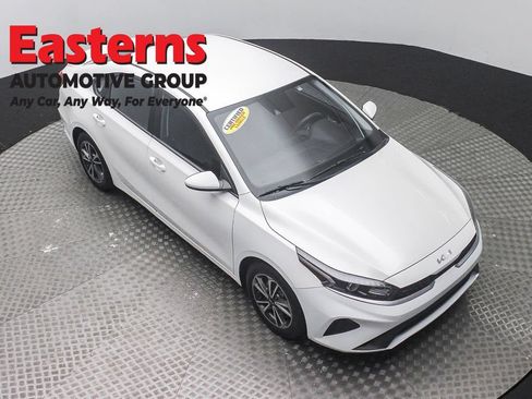 Used 2023 Kia Forte LXS FWD image 3