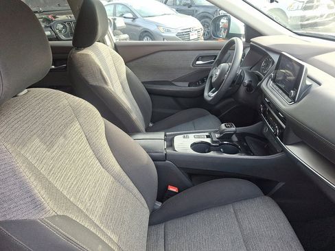 Used 2023 Nissan Rogue SV image 11