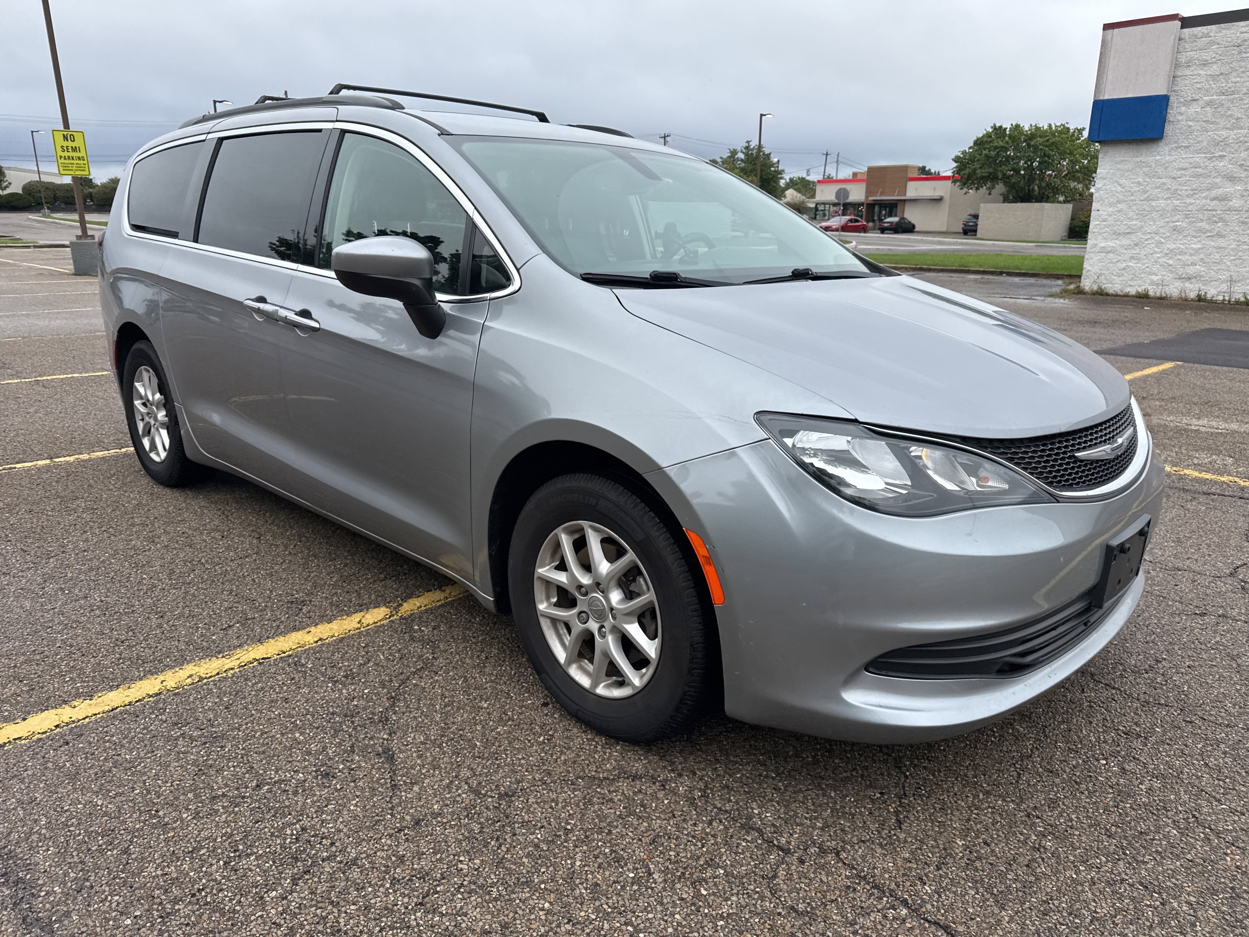 Used 2020 Chrysler Voyager Lxi FWD image 14