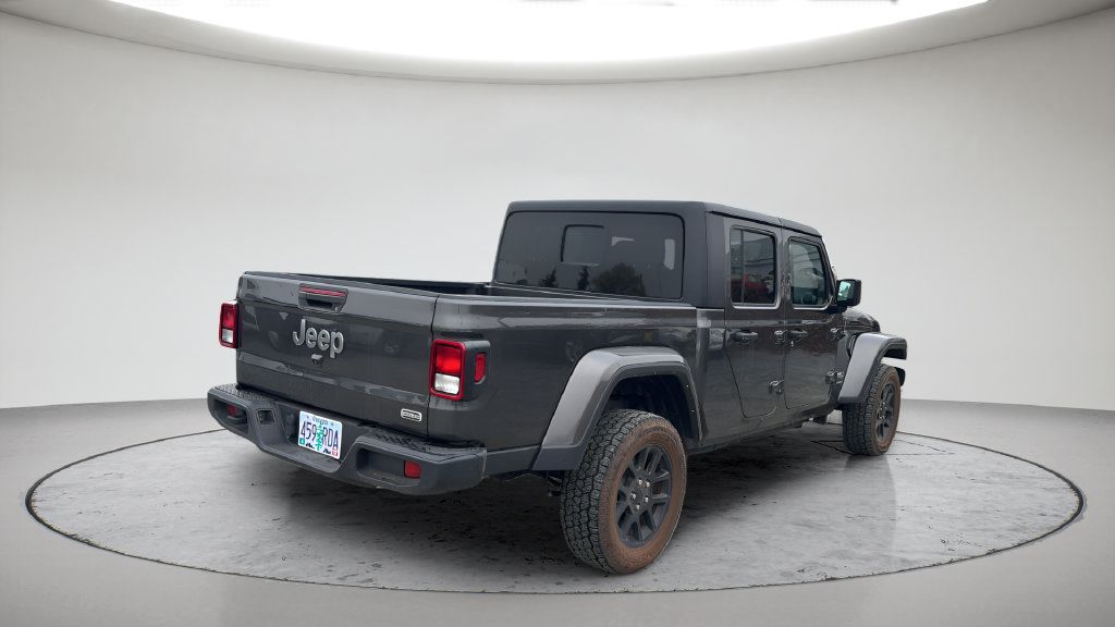 Used 2023 Jeep Gladiator Overland AWD/4WD image 6