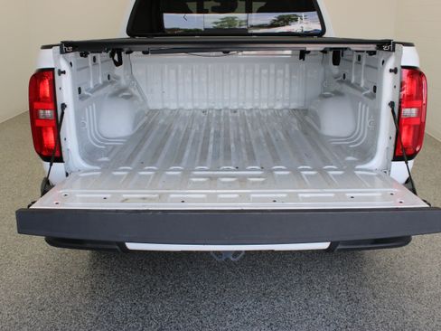 Used 2021 Chevrolet Colorado Z71 w/ Safety Package AWD/4WD image 31