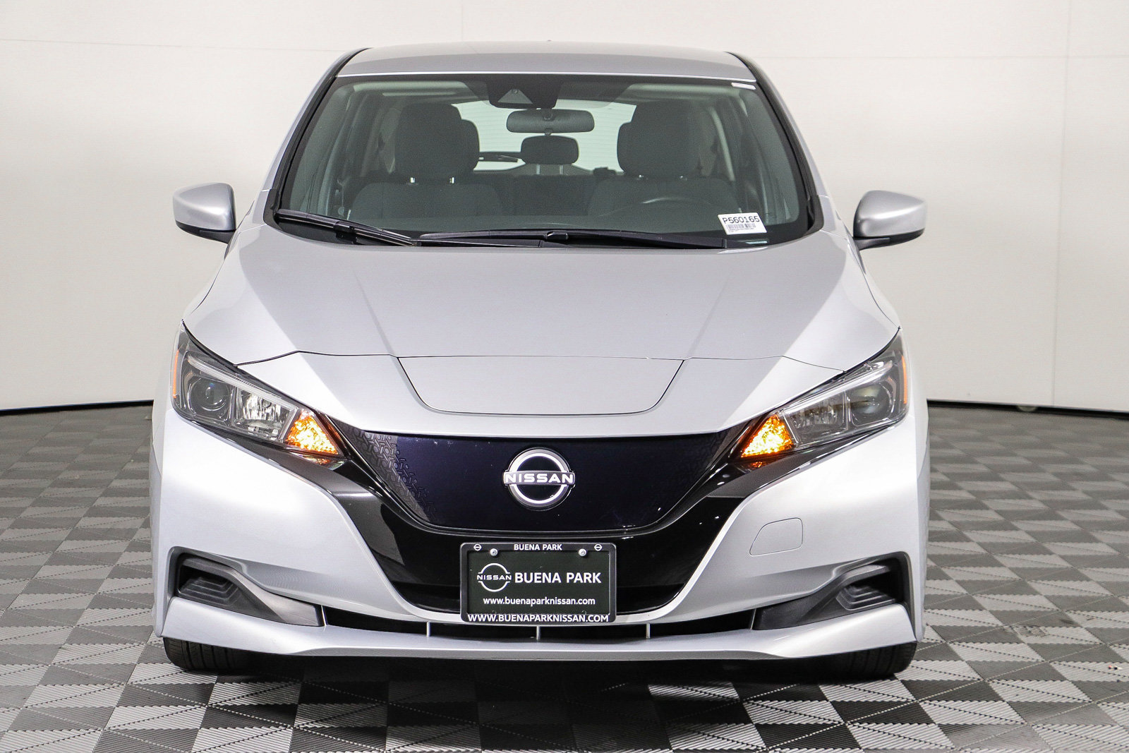Used 2025 Nissan Leaf S FWD image 2