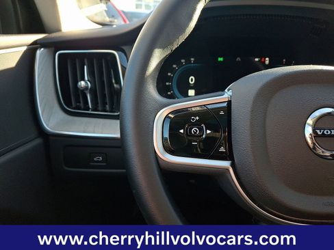 Certified 2025 Volvo XC60 B5 Plus image 22