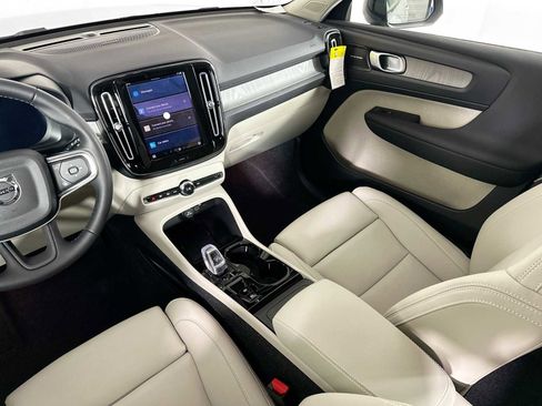 Used 2025 Volvo XC40 B5 Ultra w/ Protection Package image 21