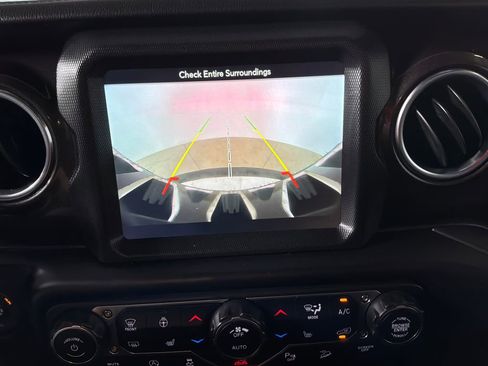 Used 2019 Jeep Wrangler Unlimited Sahara w/ Uconnect 4C Nav & Sound Group AWD/4WD image 22