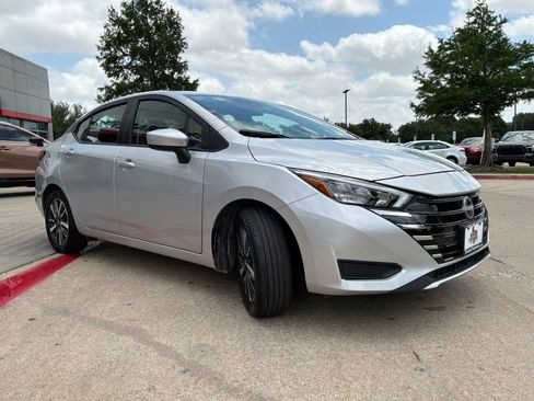 Used 2025 Nissan Versa SV FWD image 4