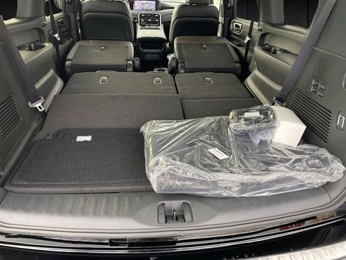 New 2025 Nissan Armada SL w/ Captain's Chari Seat Package image 18