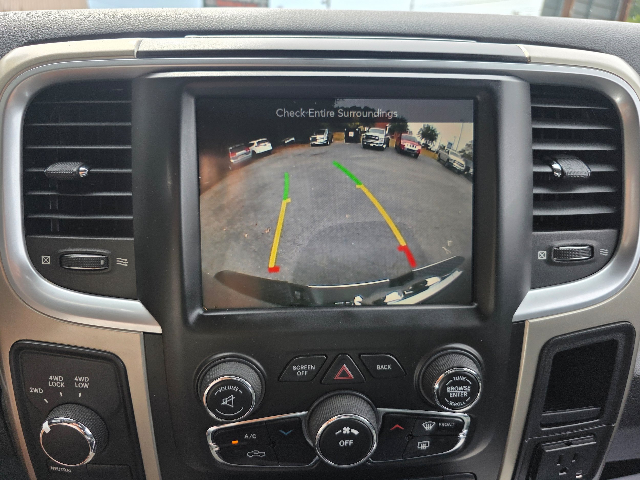 Used 2014 RAM 2500 SLT w/ Luxury Group AWD/4WD image 16