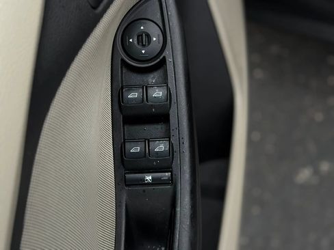 Used 2012 Ford Focus SE FWD image 28