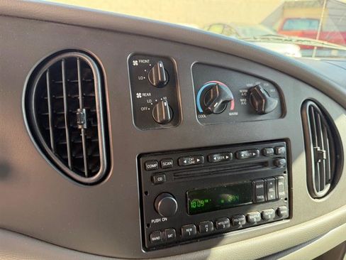 Used 2005 Ford E-150 and Econoline 150 Wagon image 13
